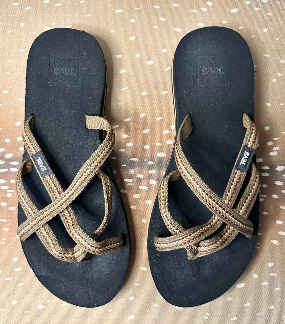 NWOT TEVA Olowahu Flip Flops in Brown Size 8